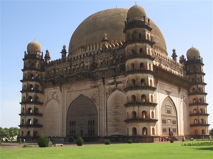 Gol Gumbaz. Photographer Ashwatham