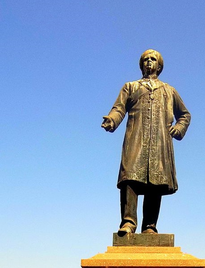 k-sheshadri_iyer_statue_cubbon_park_bangalore K.Sheshadri Iyer Statue, Cubbon Park