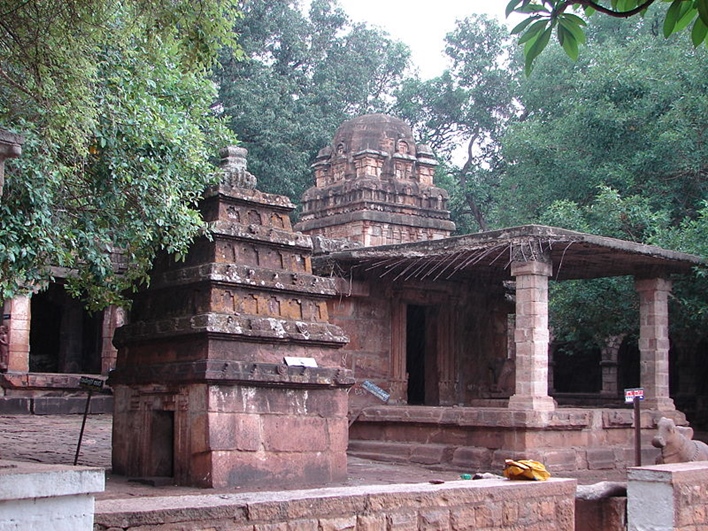 800px-Mahakuta_group_of_temples1_at_Mahakuta Mahakuta group of temples