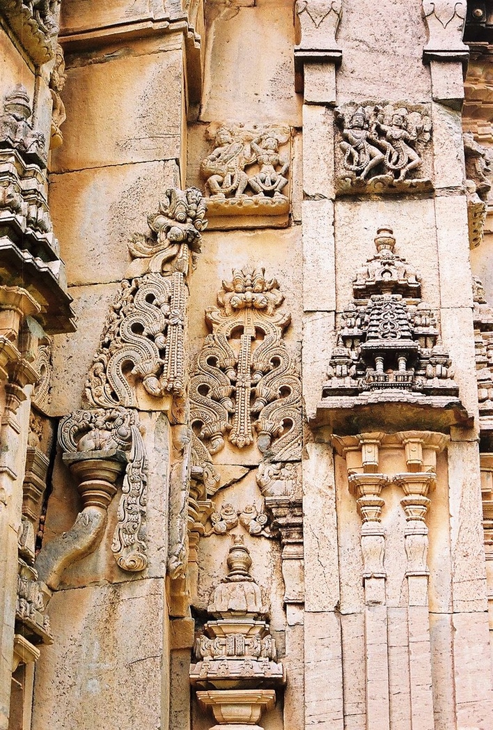 Dodda_Basappa_Temple_Wall_Relief_Sculpture Doddabasappa Temple, Gadag Temple