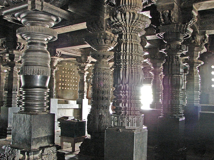 Lathe_turned_pillars_at_Chennakeshava_temple_in_Belur Chennakeshava Temple Belur