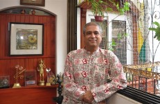 Mahesh Dattani. Image courtesy https://jaipurliteraturefestival.org/mahesh-dattani-756.html