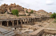rock climbing in Hampi