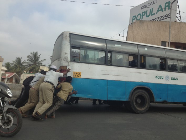 Police having to push bus on KH Road flyover, Bangalore Police having to push bus on KH Road flyover, Bangalore