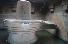 Badavilinga Temple, Hampi. Copyright Karnataka.com
