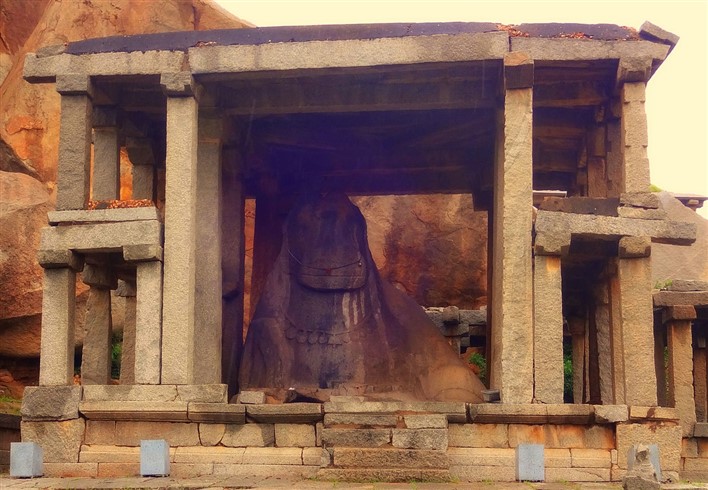 Monolithic Bull (Yeduru Basavanna) at east end of Virupaksha Bazaar, Hampi. Photographer Manikanteswar Madala