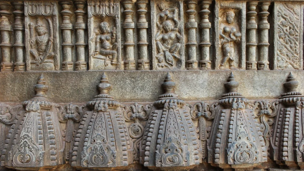 Parapet wall relief sculpture, Tarakeshwara Temple, Hangal, Haveri