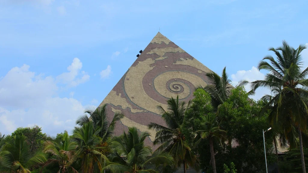Pyramid-Valley Pyramid Valley