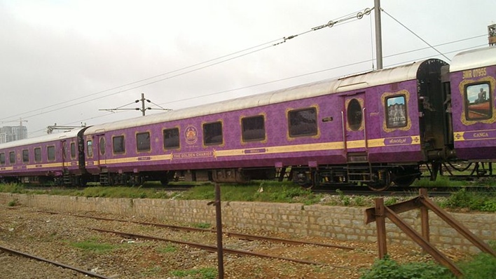 800px-The_Golden_Chariot_Express Mysore Dasara Tour Packages