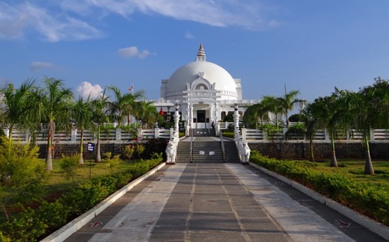Buddha Vihara, Gulbarga. Source UserGulbarga, Wikipedia