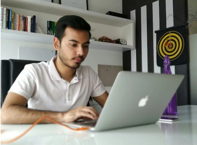 How to transfer electricity connection online in Bangalore. Source Sopan Shewale, Unsplash