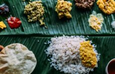 Onam Sadya in Bangalore. Source aaronshenny, Wiki